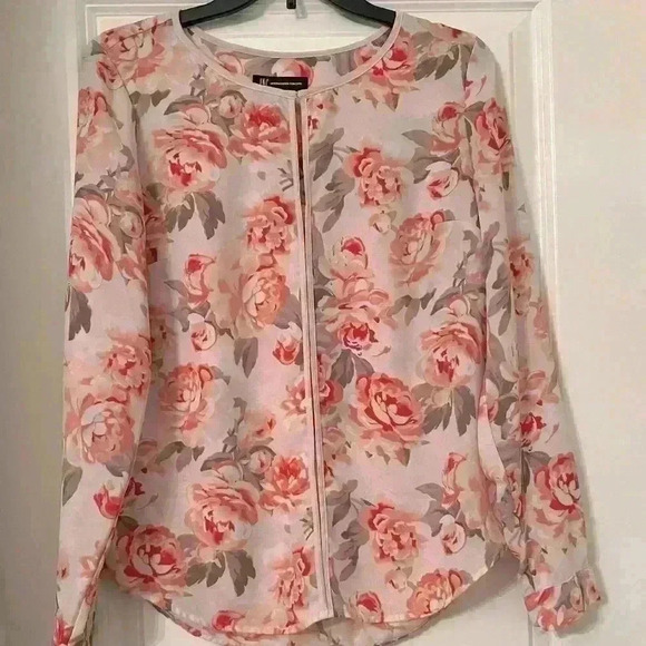 Inc. size 6 rose/floral blouse with hook/eye closure - Picture 4 of 5